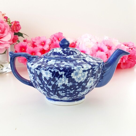 Blue & White Chelsea Art Pottery Chintz Teapot Christmas Gift for Tea Lover - Picture 1 of 11